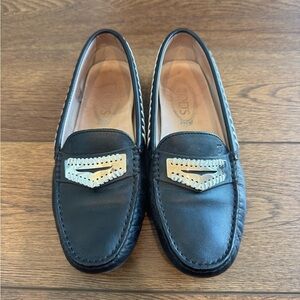 Tod's Black Leather Gommino Loafers with Silver-Tone Accent and White Stitching